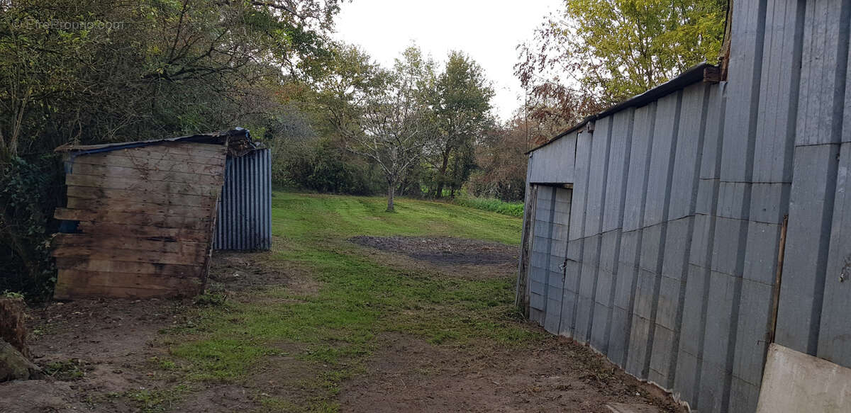 Maison à LUSSAC-LES-EGLISES