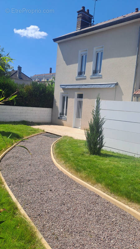 Maison à SAINTE-SAVINE