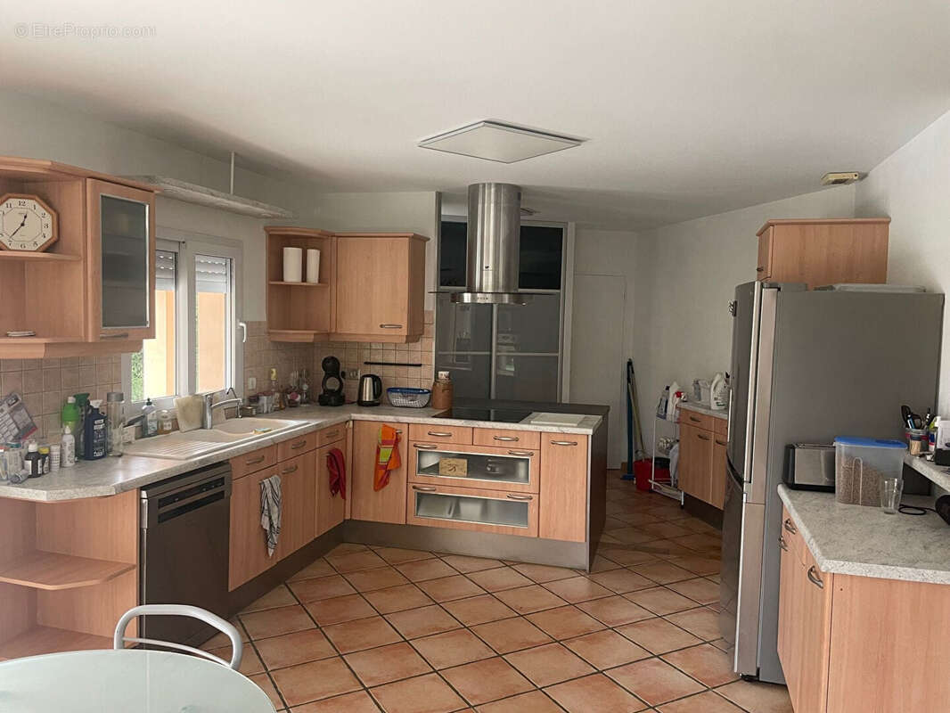 Proche Périgueux MAISON de PLAIN PIED 146 m2 avec 4 chambres / Grand garage / Grand terrain avec PISCINE. - photo 17