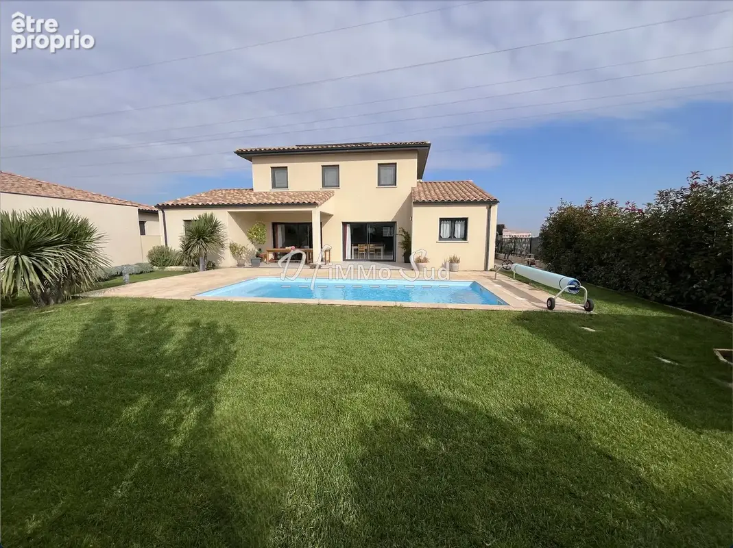 Villa T6 - 4 faces avec piscine, garage, carport, terrain de pétanque et panneaux solaires - photo 1
