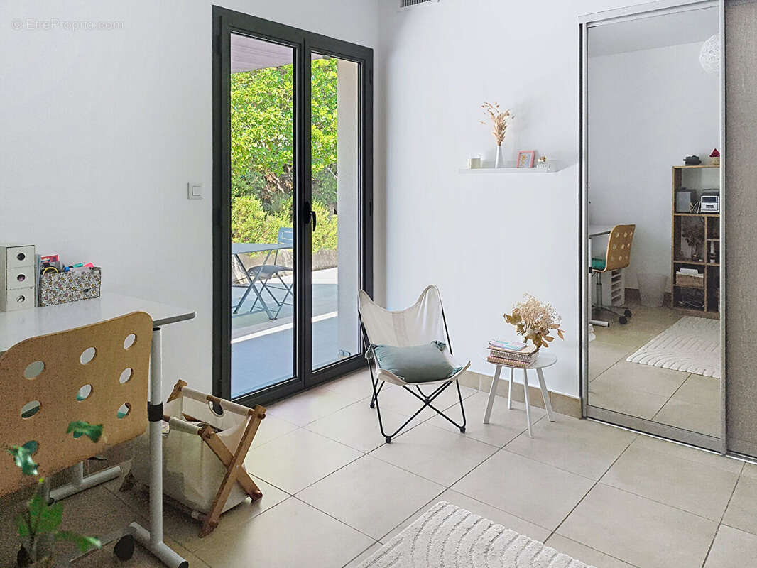Bien d'exception aux portes d'Avignon -  Vue dégagée -126 m2 - Piscine - photo 7