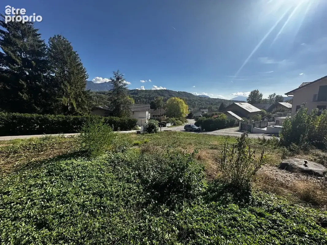 Terrain libre constructeur 668 m² - photo 1