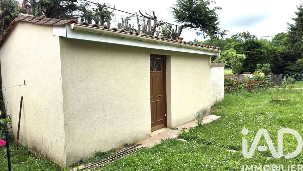 Maison 101 m² à Samonac  - photo 8
