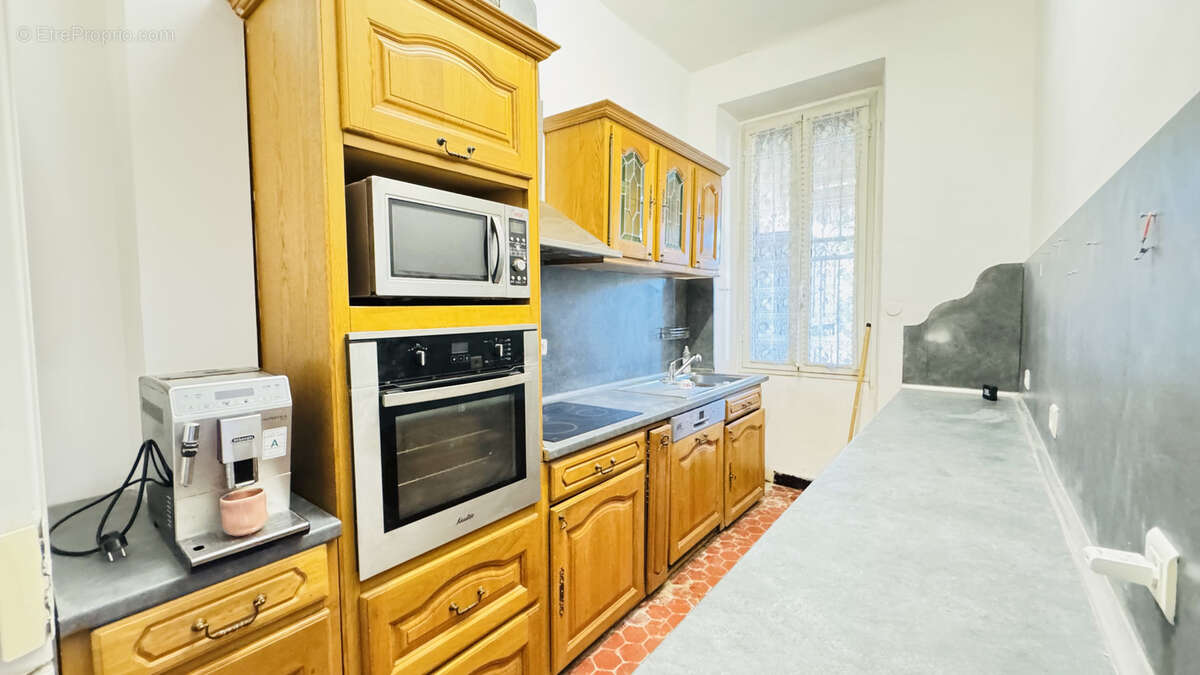 Appartement à MARSEILLE-4E