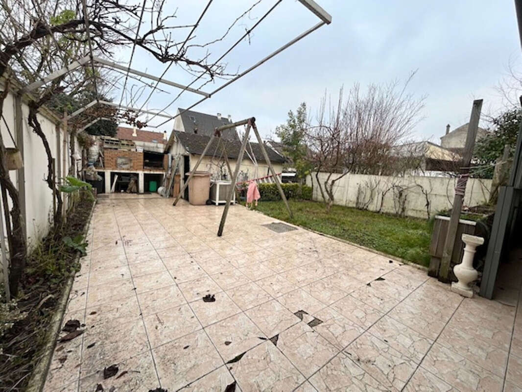 Maison à SARTROUVILLE