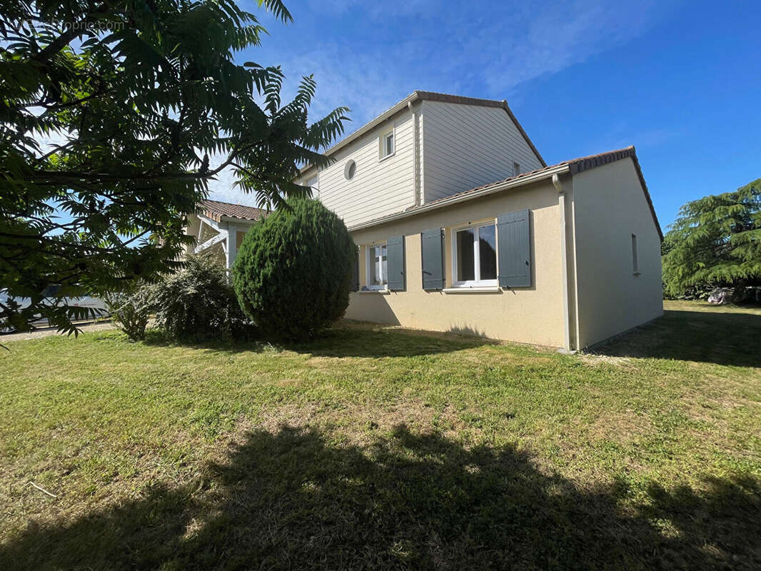 Maison à ROCHES-PREMARIE-ANDILLE