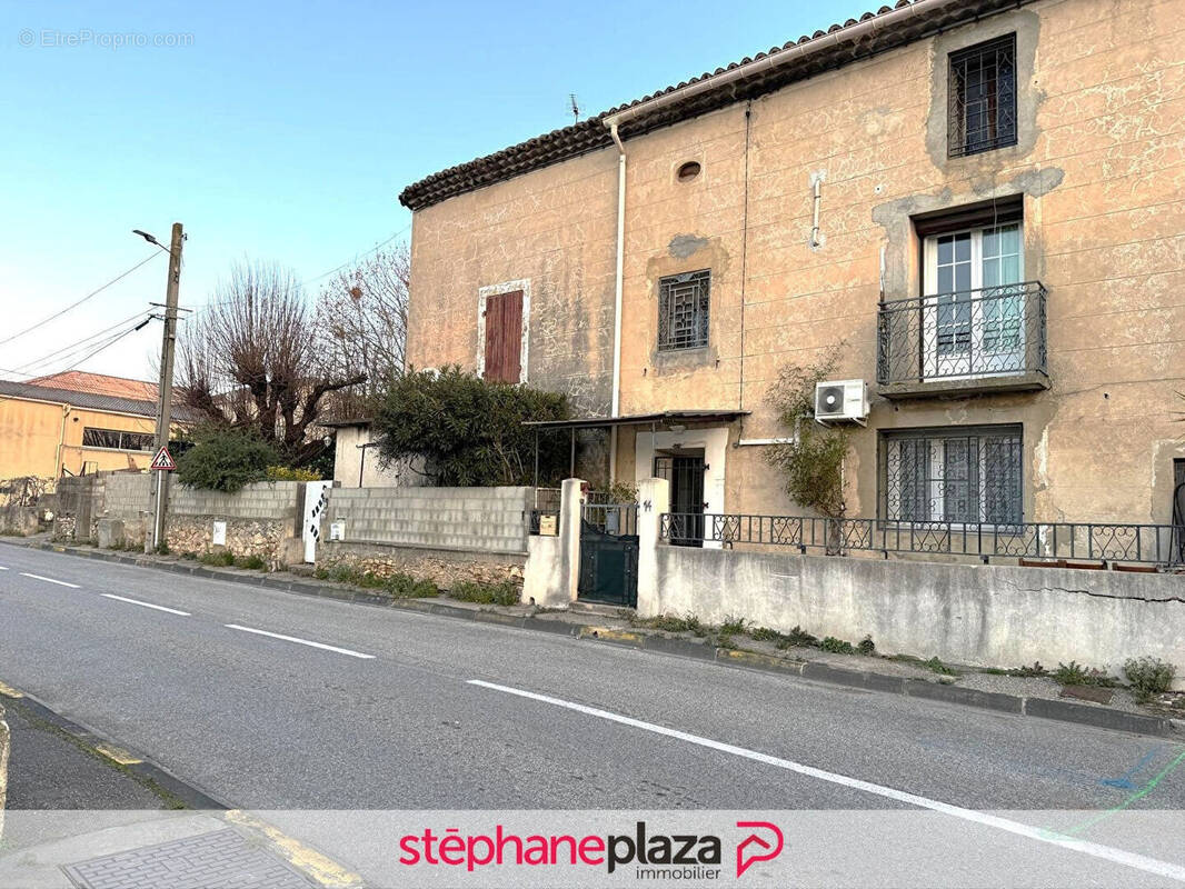 Appartement à BAGNOLS-SUR-CEZE
