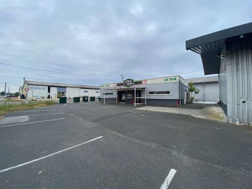 Commerce à SAINT-VINCENT-DE-TYROSSE