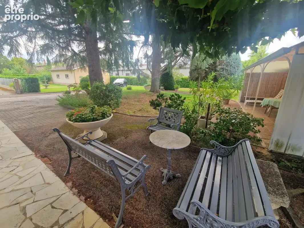 Villa Familiale avec appartement, grand garage et terrain plat - photo 9
