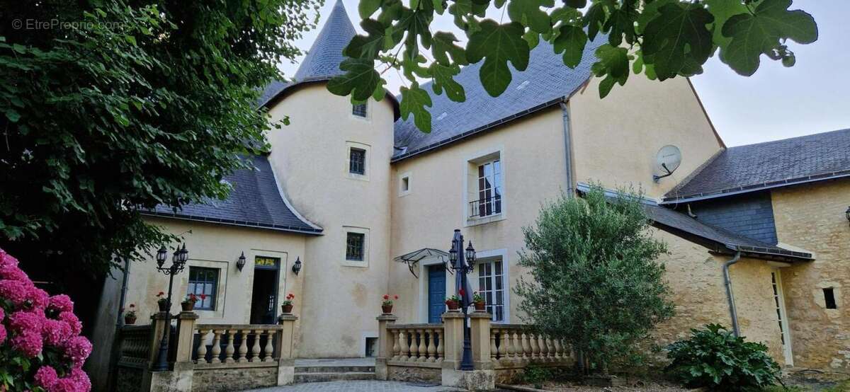 Maison de caractère 20 minutes ouest du MANS - photo 1