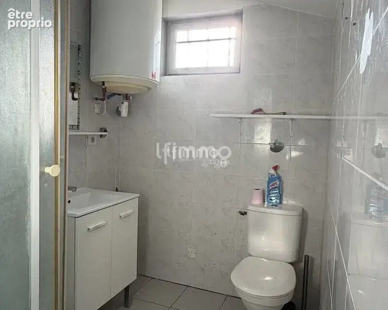 Maison de 101m2 à rénover sur sa parcelle de 500m2 - St Menet 13 - photo 7