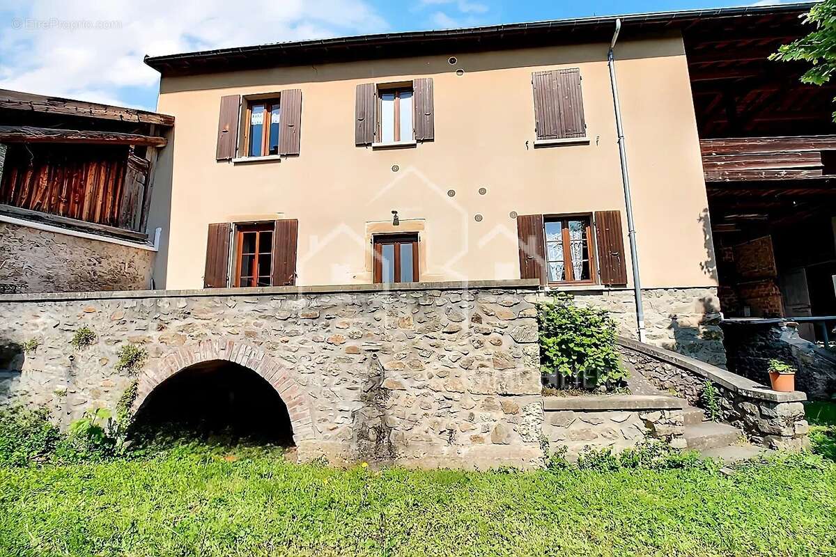 immeuble de rapport comportant 2 appartements T4 + terrain constructible - photo 4