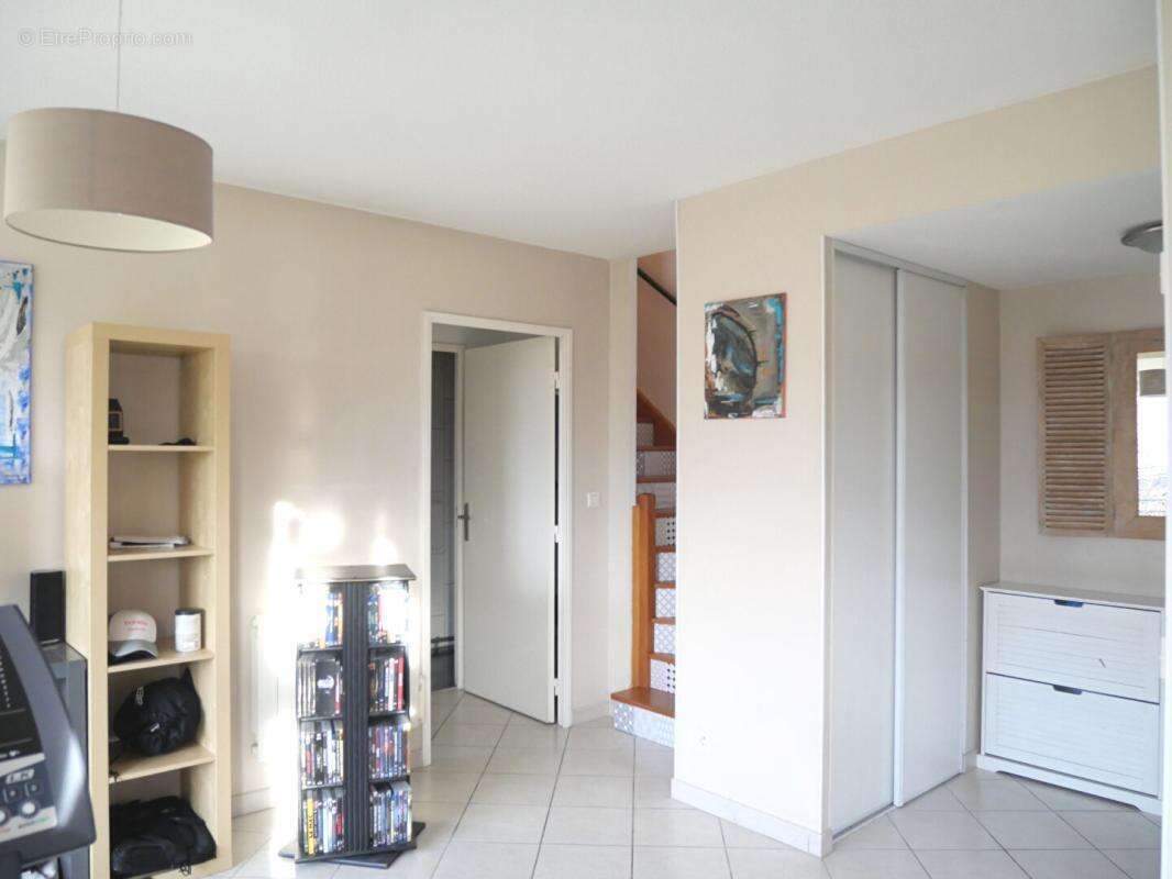 Appartement à MEYZIEU