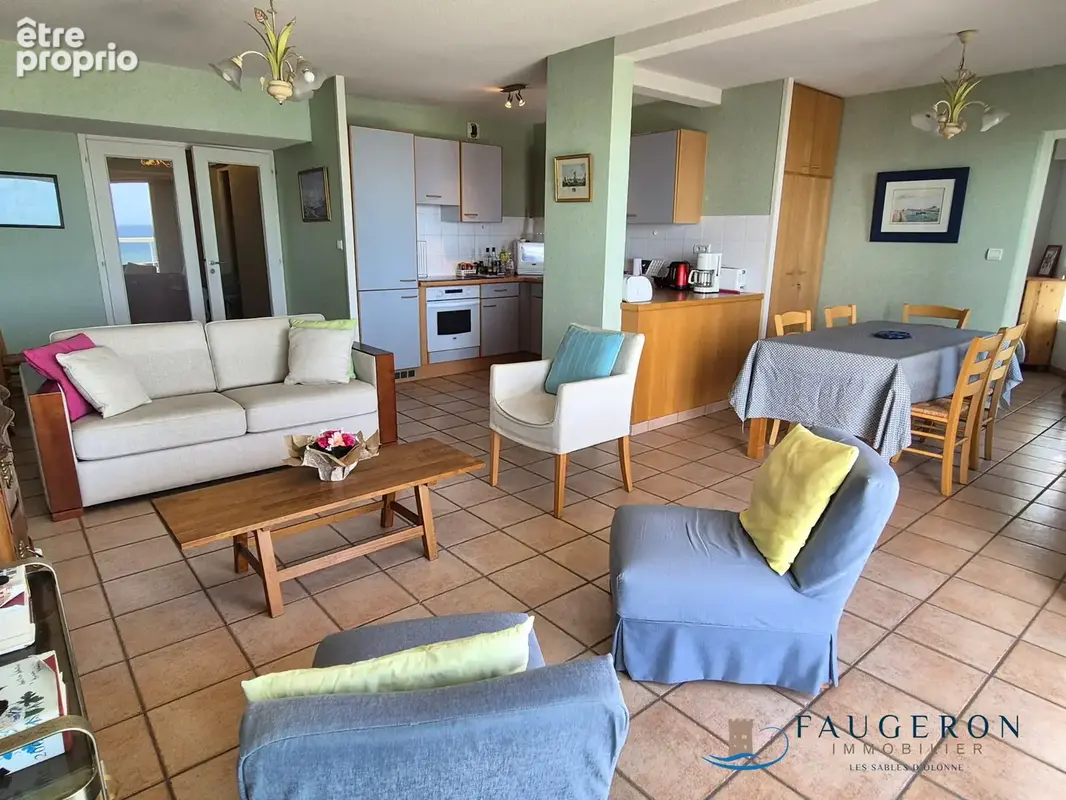 LA CHAUME - Rare Appart T4 94 m2 + cave & parking / 2 terrasses panoramiques - photo 4