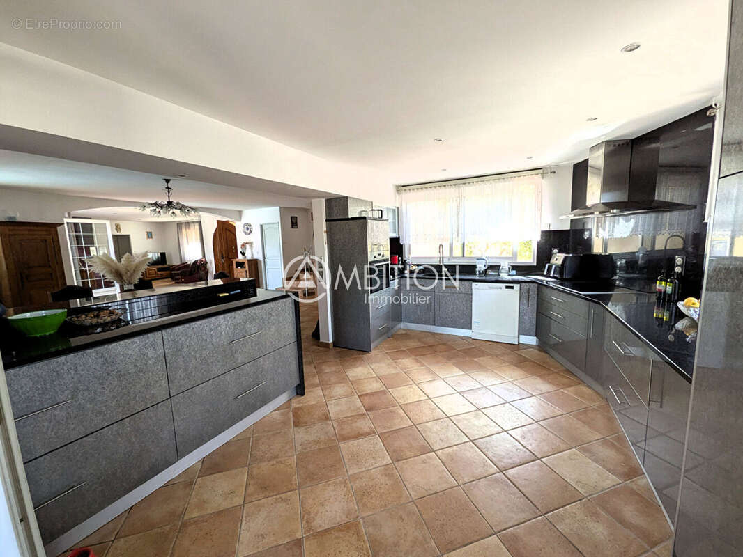 FREJUS (83370) Superbe villa familiale de 5P avec piscine, garage. - photo 5