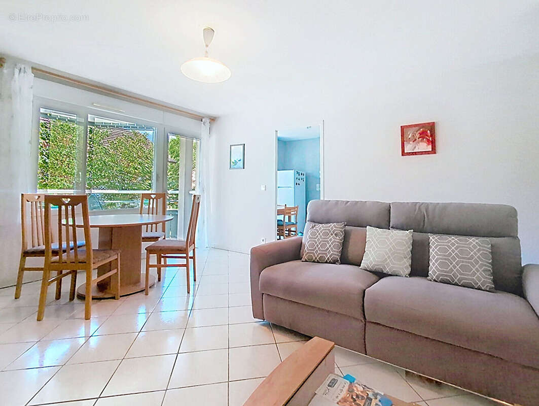 Appartement T3 - 64.37 m2 avec cave, balcon et parking - photo 2