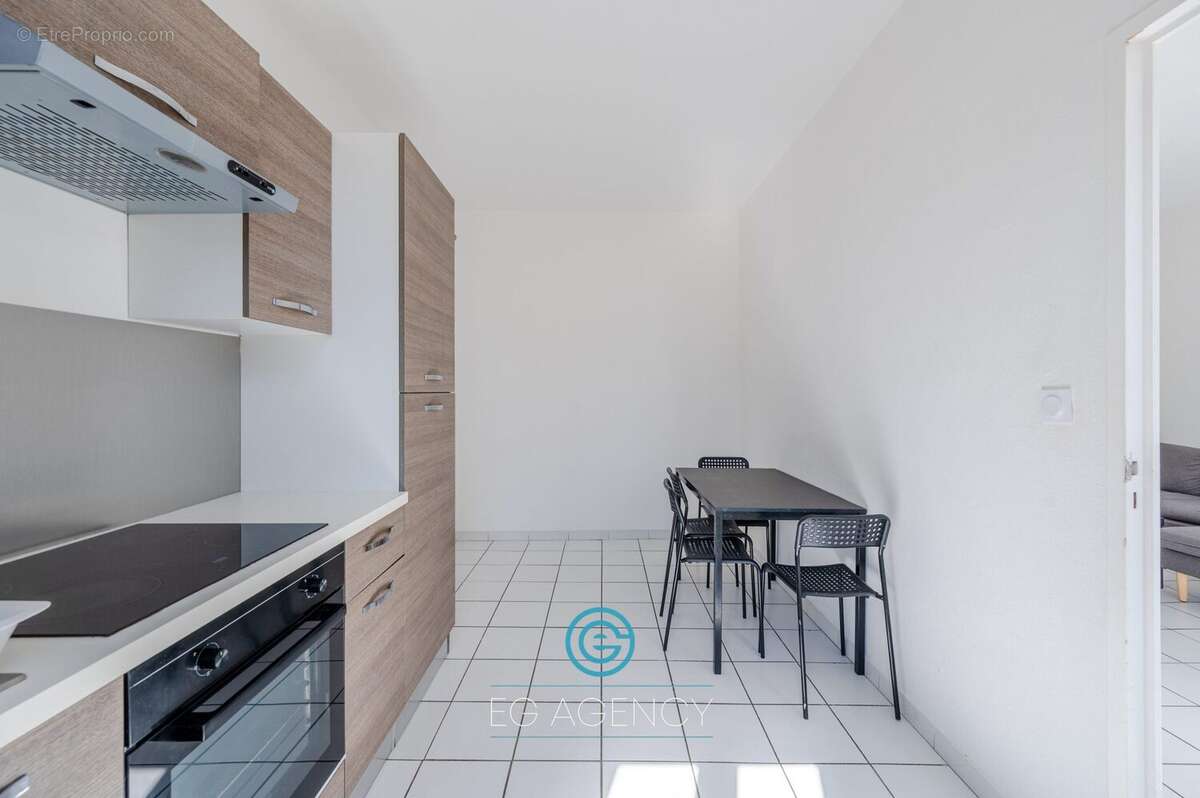 Appartement à MARSEILLE-4E