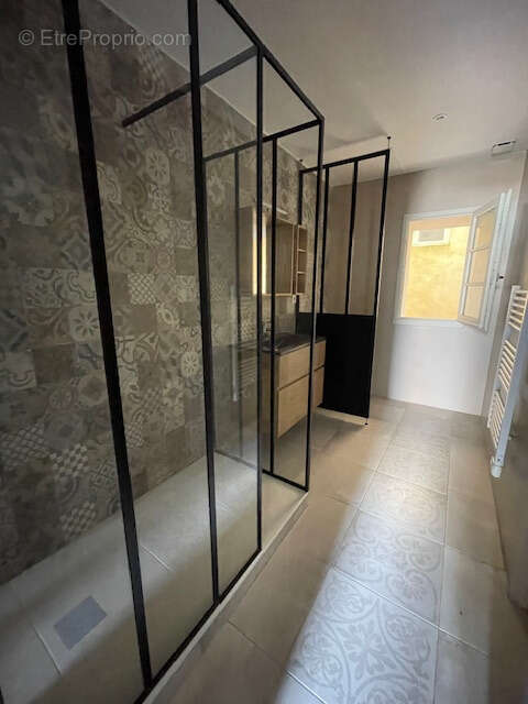 34120 Pézenas immeuble 3 appartements et 3 studios 1 terrasse 2 caves 1 patio - photo 16