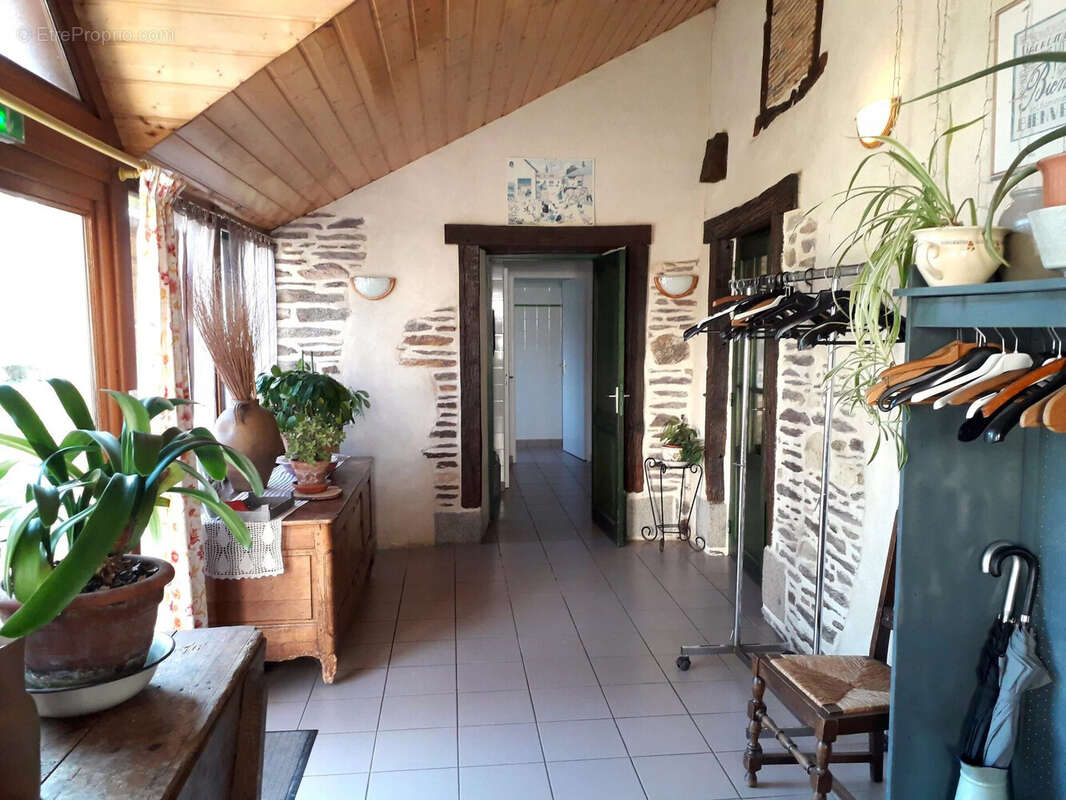 Maison 198 m² à Noyal-Chatillon-Sur-Seiche  - photo 4