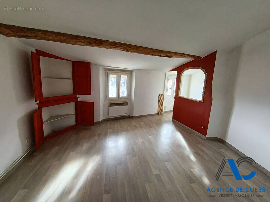 Appartement à CUERS