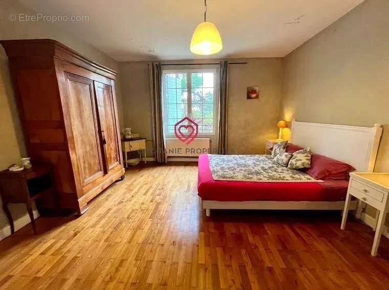 Corps de Ferme avec piscine, dépendances et vue - photo 8
