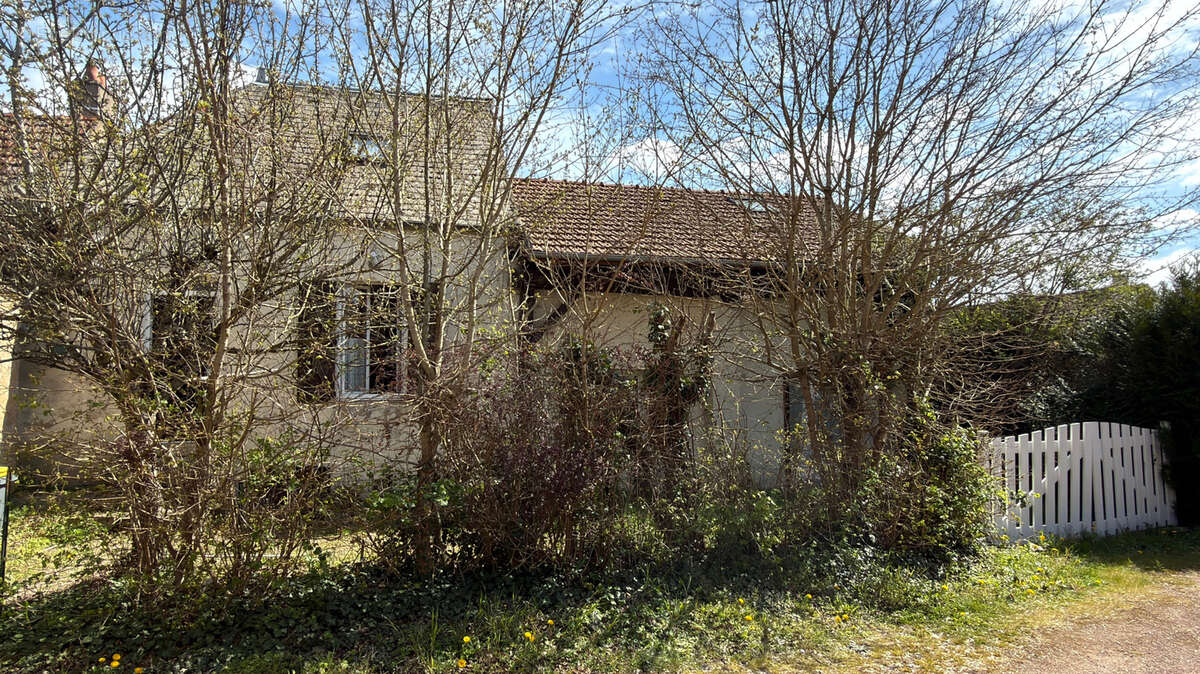 Propriété centre ville ROUVRAY  ( 21 cote d'or ) au calme habitable de suite - photo 9