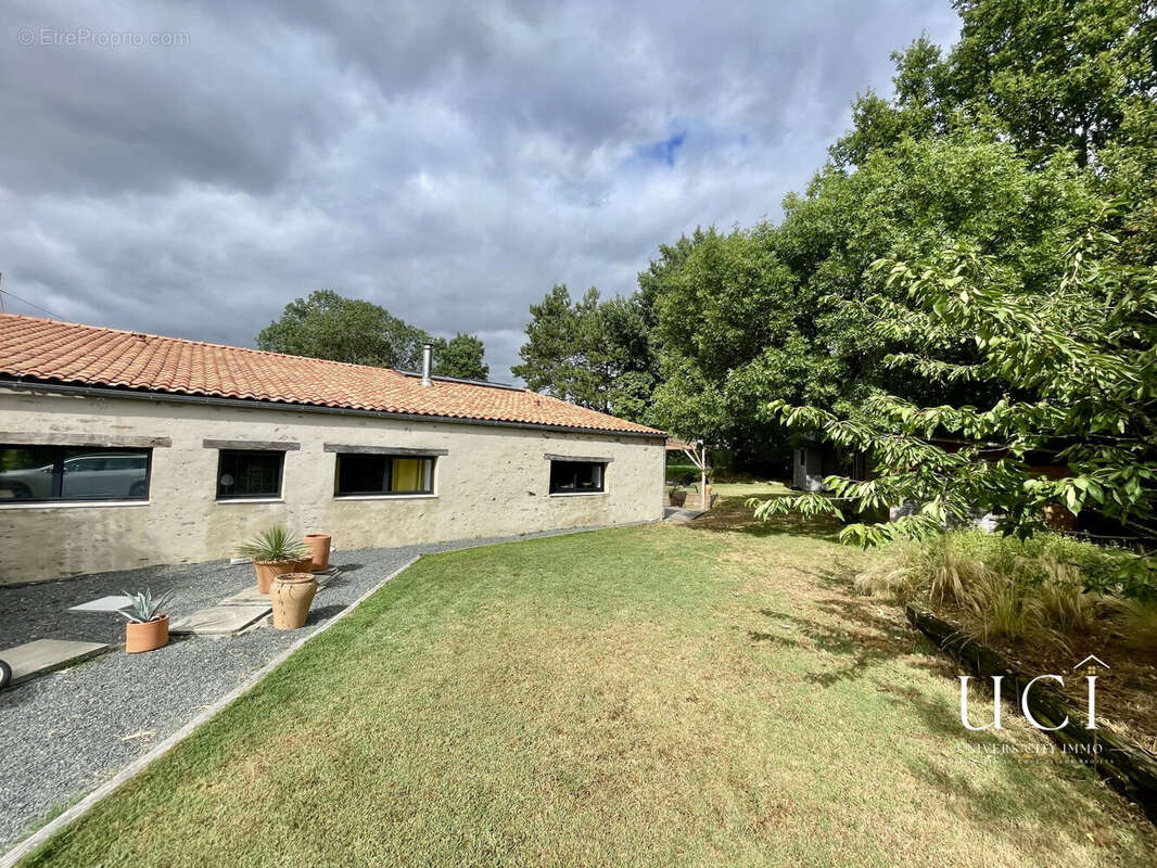 Maison 169 m² à Saint-Philbert-De-Grand-Lieu  - photo 2