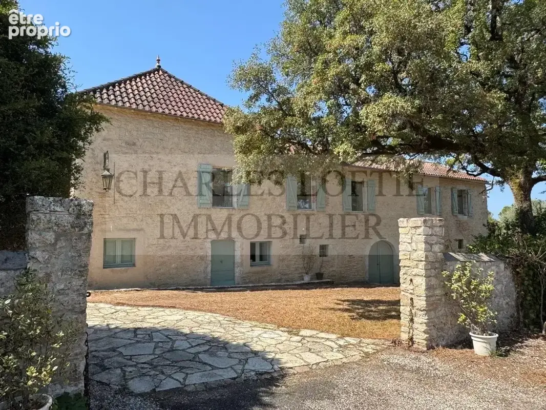 Authentique propriété en pierre avec piscine et dépendances sur 36 hectares, nichée sur les hauteurs de Cahors - photo 2