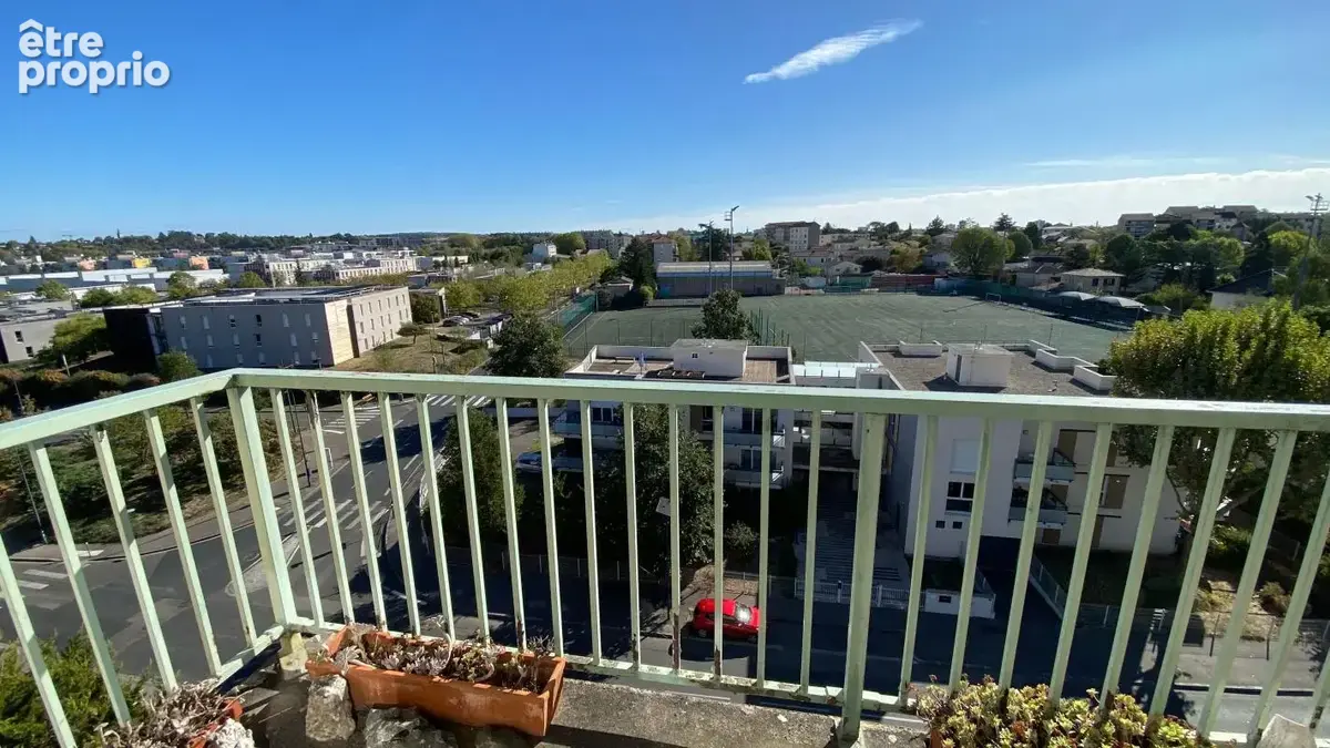 DERNIER ETAGE Appartement T2 à Fontaines-sur-Saône - photo 3