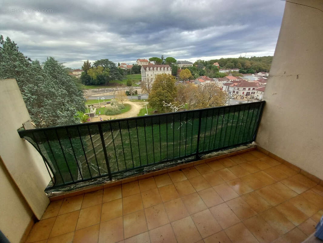 Appartement à FUMEL