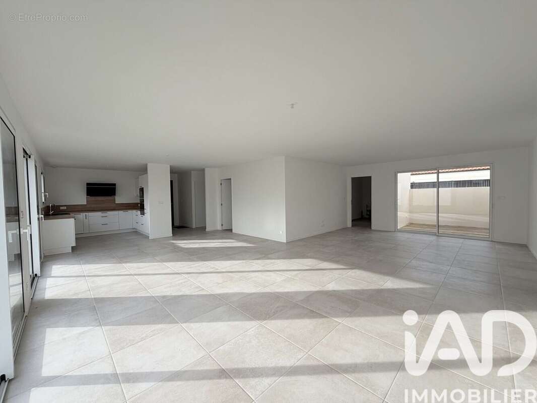 Photo 4 - Maison à MEDIS