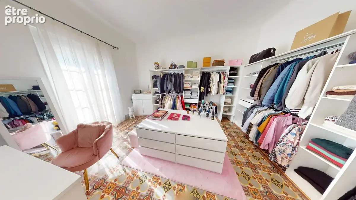 A VENDRE Maison Uchaud 8 pièce(s) 211 m2 - photo 16