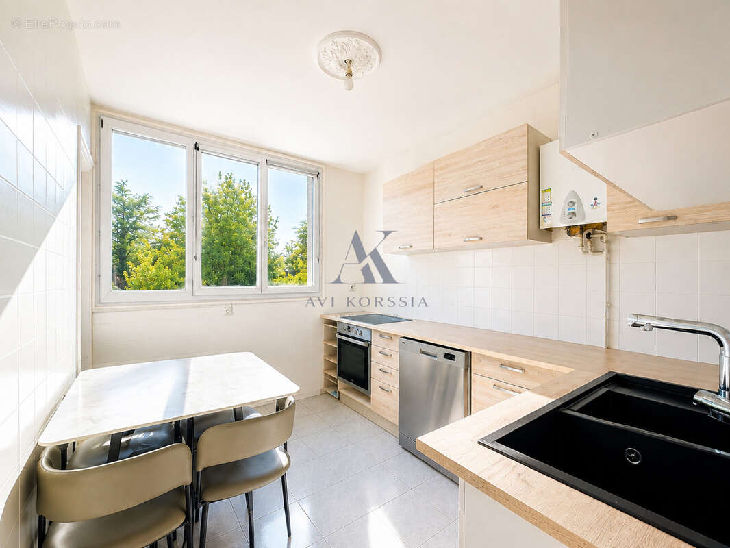 Saint-Priest   Appartement T4 lumineux avec parking et cave - photo 3