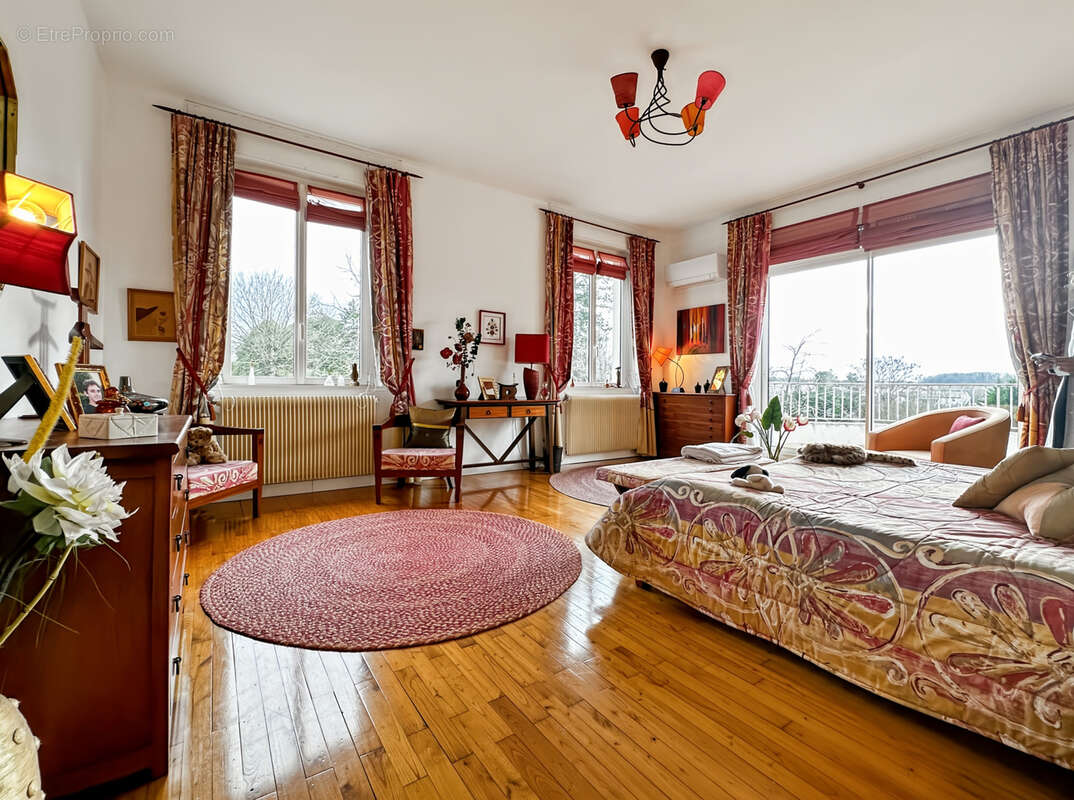 Maison à ROULLET-SAINT-ESTEPHE