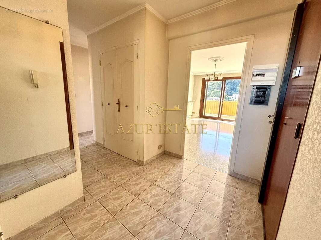Appartement à SAINT-LAURENT-DU-VAR