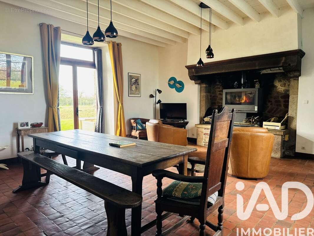 Maison 255 m² à Le Dezert  - photo 8