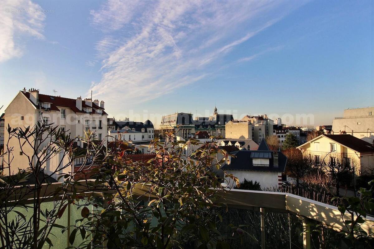 exposio_131706402 - Commerce à SAINT-MAUR-DES-FOSSES