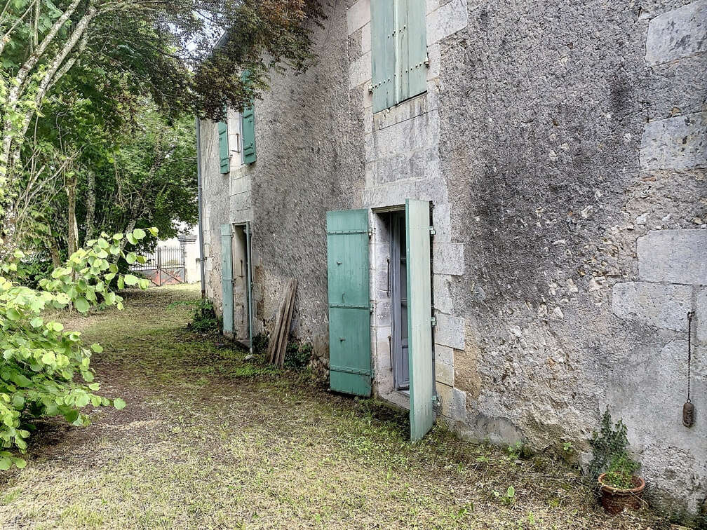 Maison à MANZAC-SUR-VERN