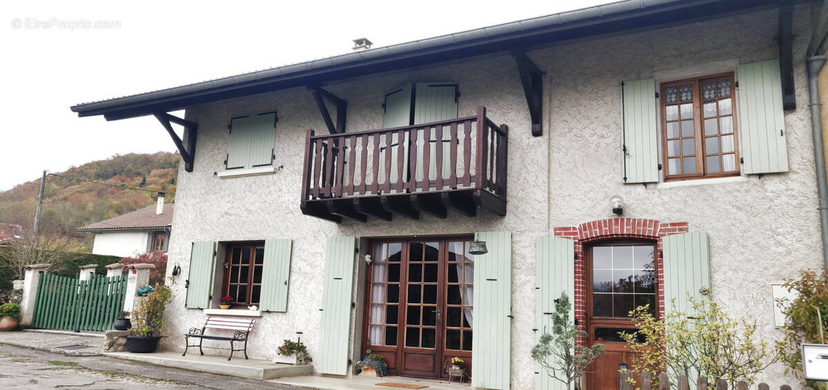 Maison à SAINT-GEOIRE-EN-VALDAINE