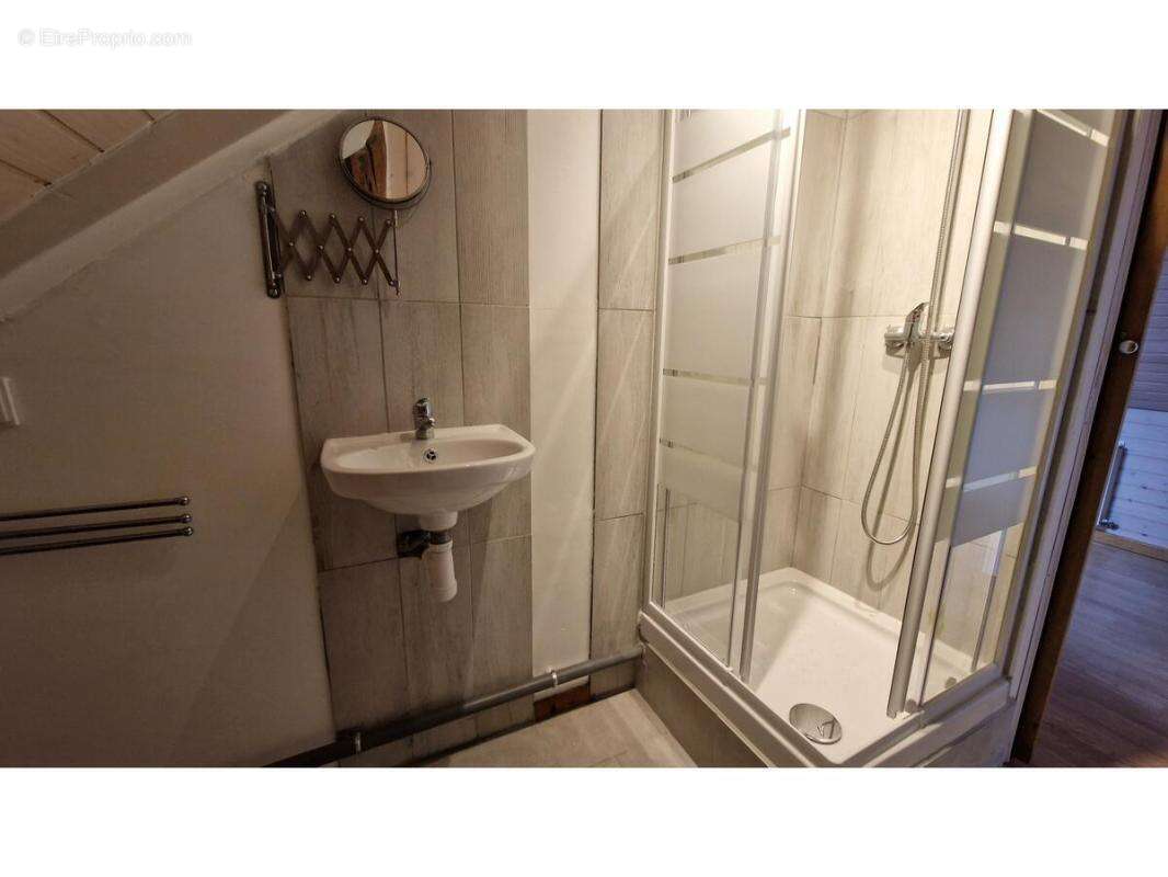 Appartement à FLEURINES