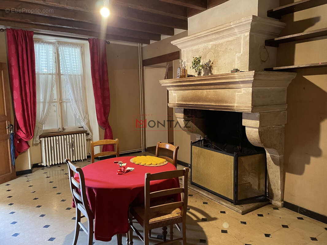 Maison à LESCHEROLLES