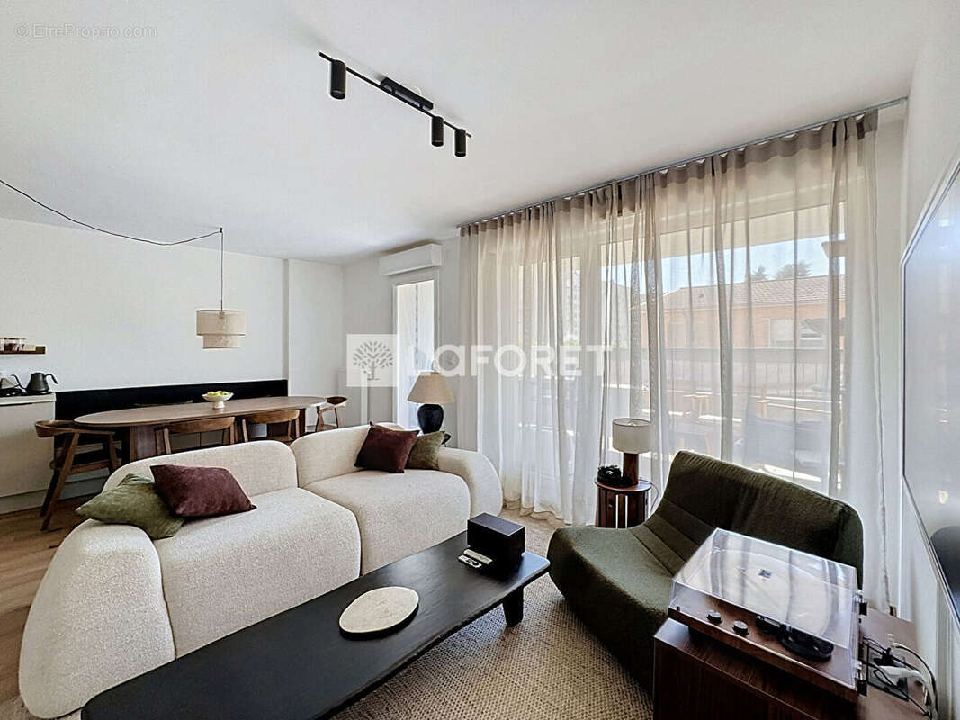 Appartement à L'ARBRESLE