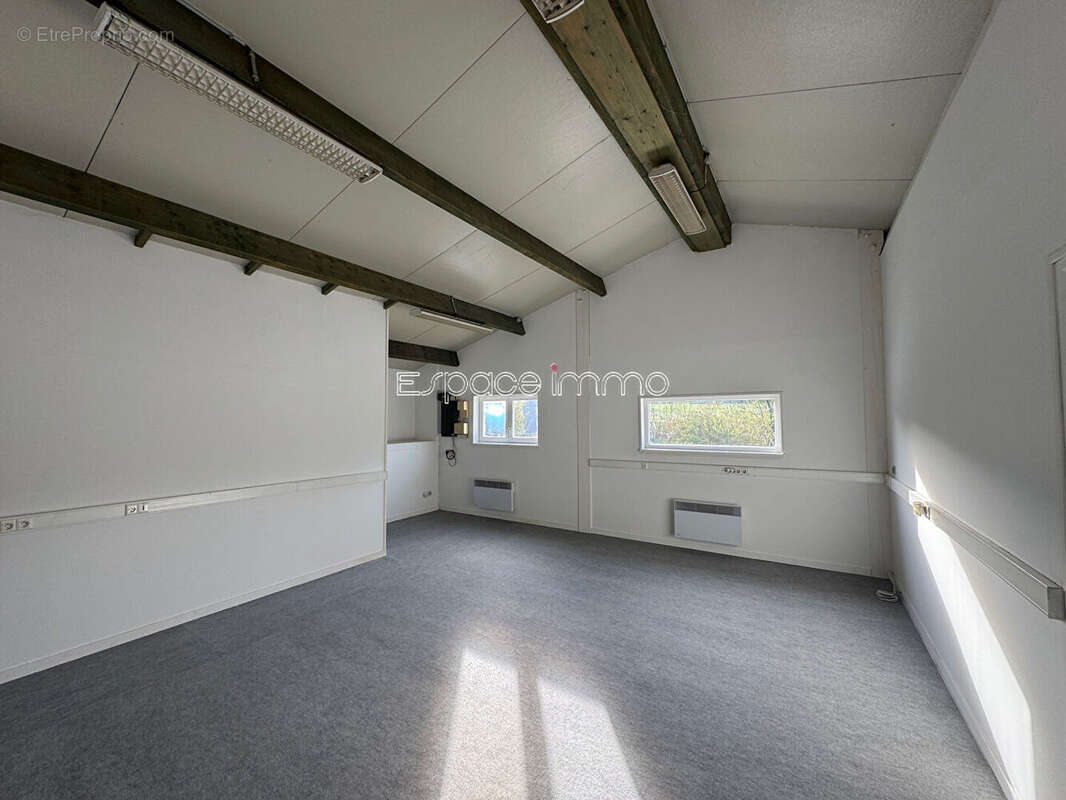 Commerce à MONTVILLE