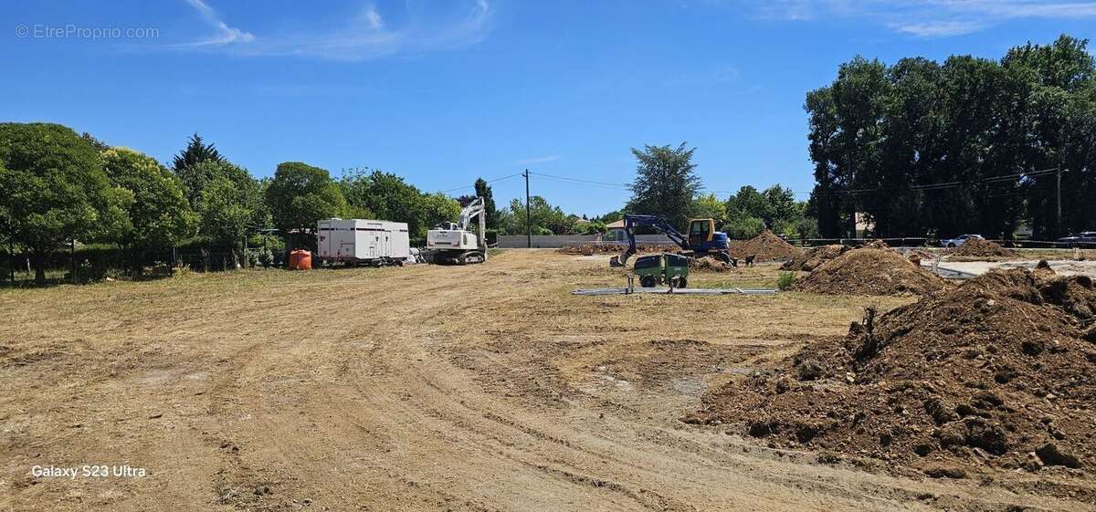 Terrain à VOEUIL-ET-GIGET