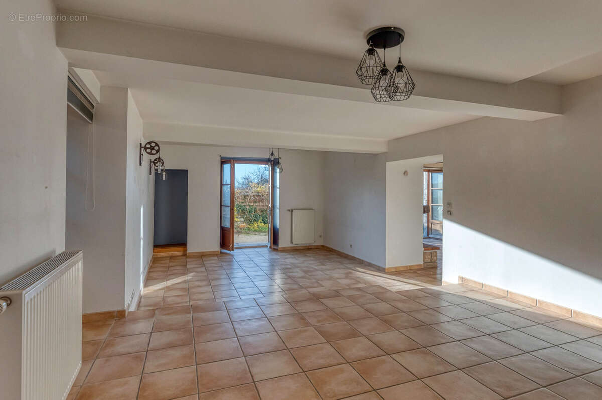 Appartement à SAINT-NAZAIRE-LES-EYMES