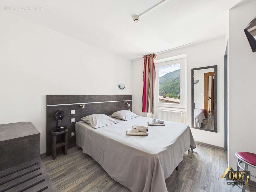 Autre à LA CHAMBRE
