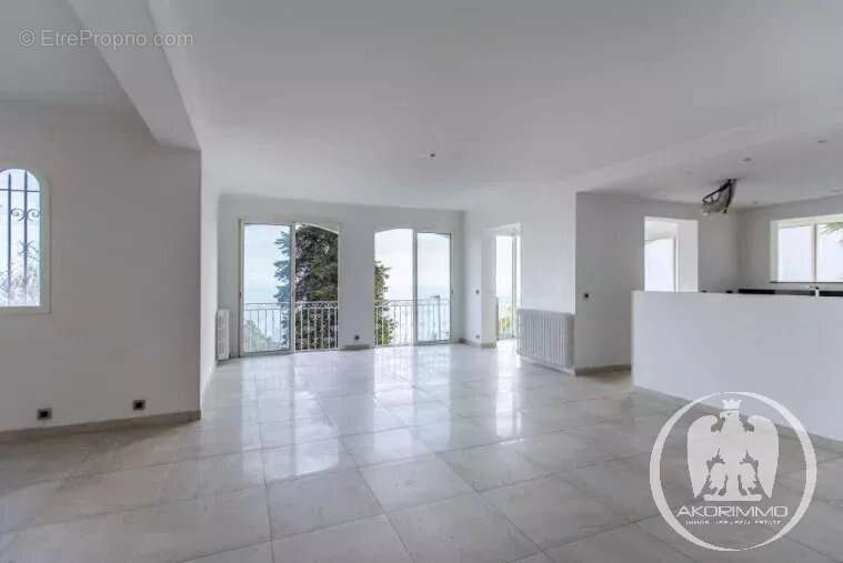 Appartement à LA TURBIE