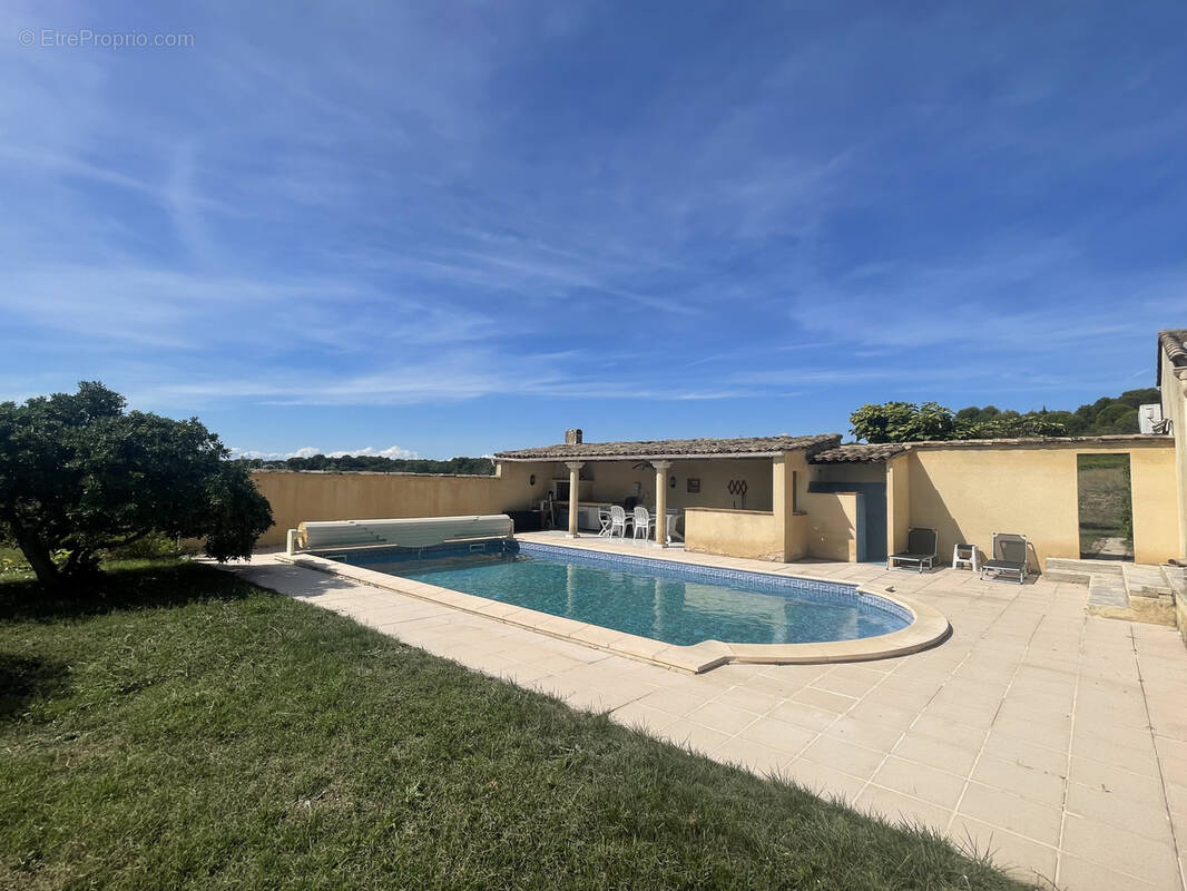 Vaison / villa 6 pieces / piscine / terrain 10.600m2 / garage / vue - photo 2