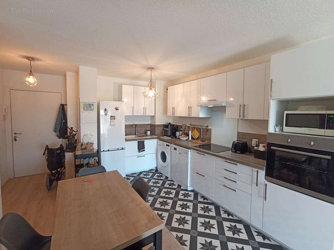 Appartement à SAINT-LAURENT-DU-VAR