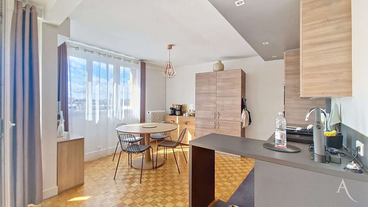 Appartement à PARIS-20E